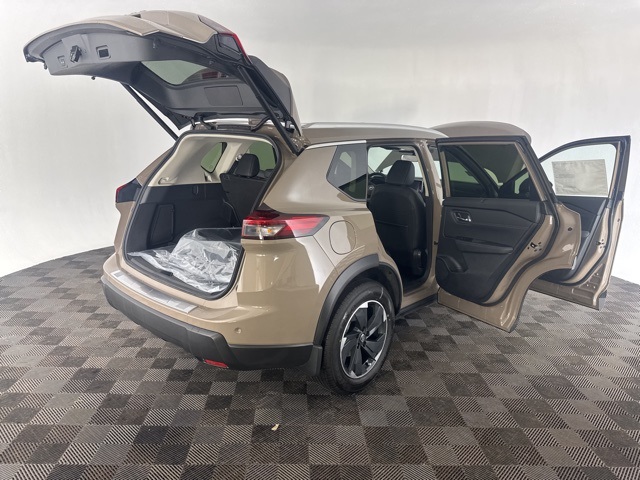 Vehicle image 13 of 28