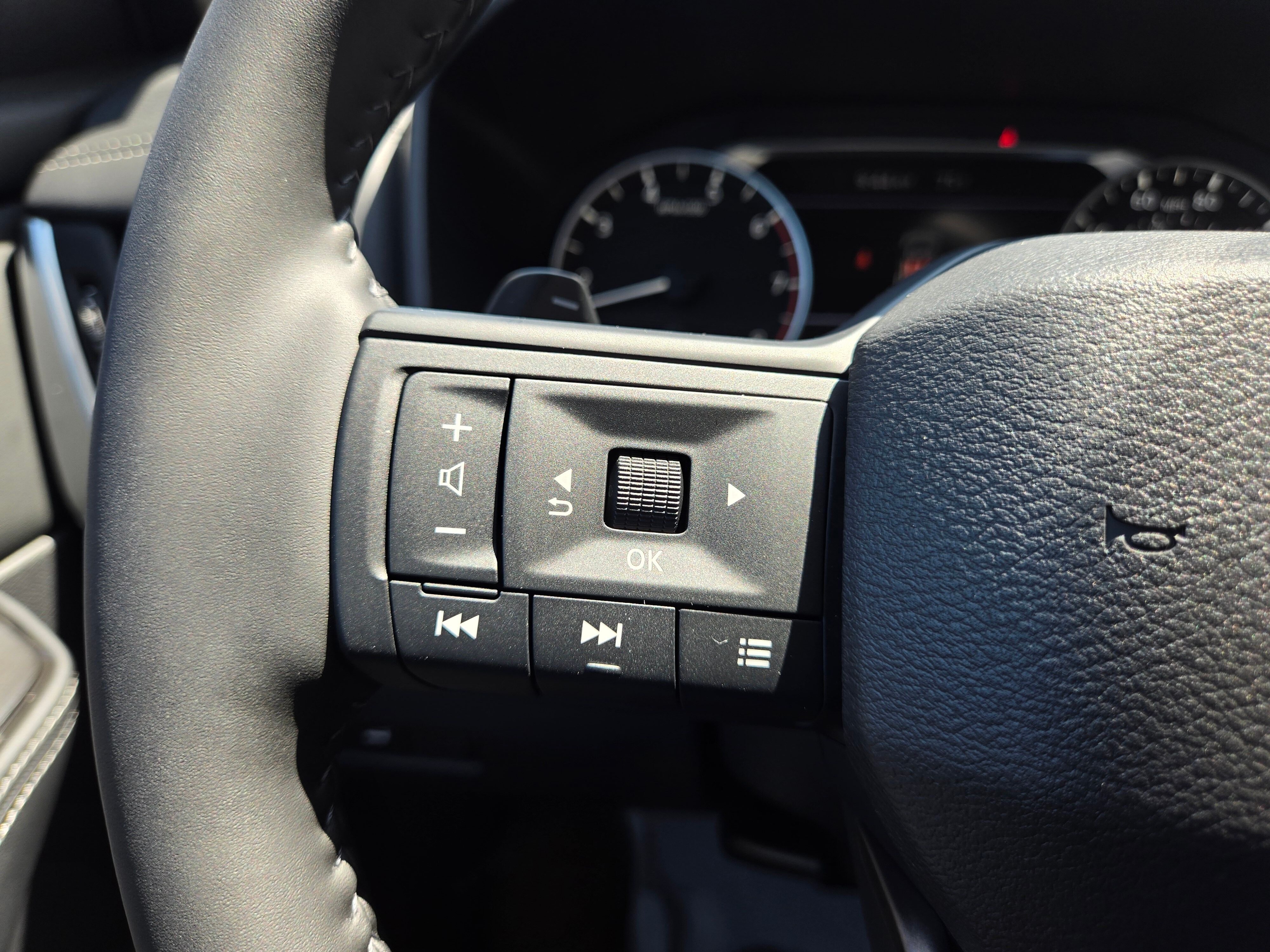 Vehicle image 23 of 30