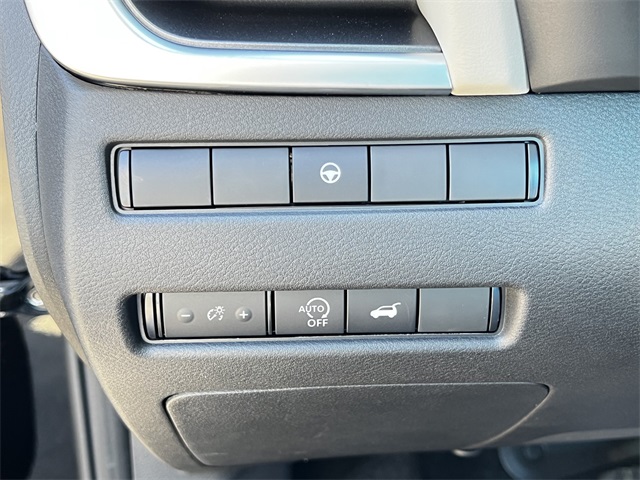 Vehicle image 22 of 28
