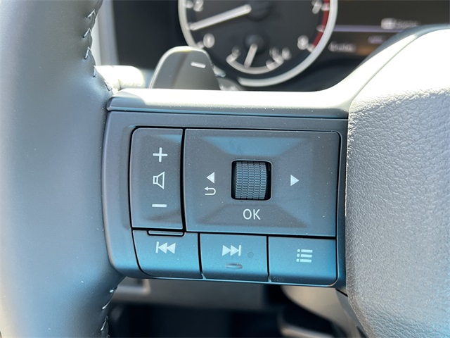Vehicle image 25 of 28