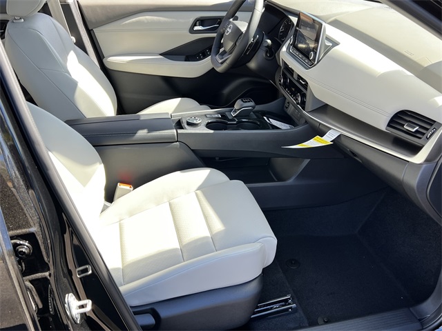 Vehicle image 14 of 28