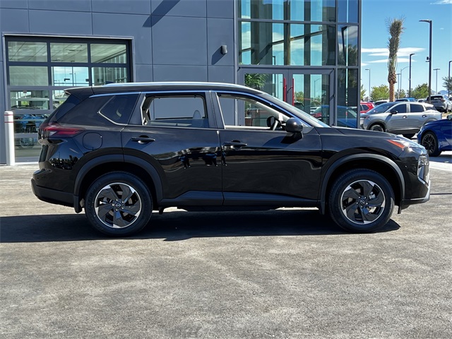 Vehicle image 4 of 28