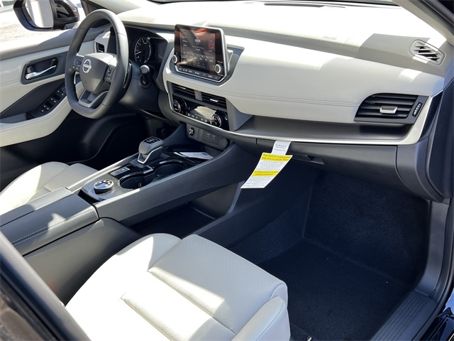 Vehicle image 16 of 28