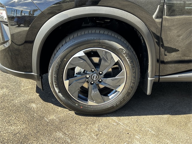 Vehicle image 10 of 28