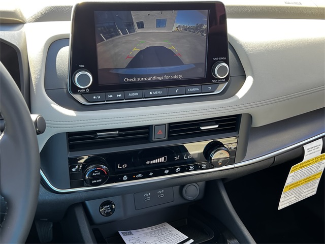 Vehicle image 19 of 28