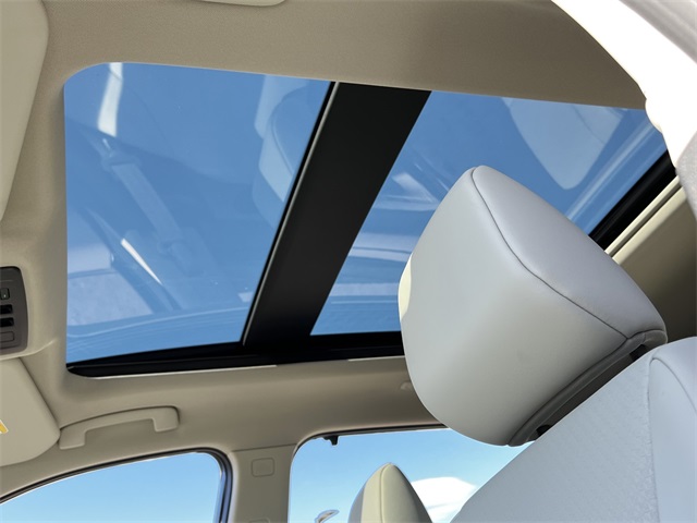 Vehicle image 27 of 28
