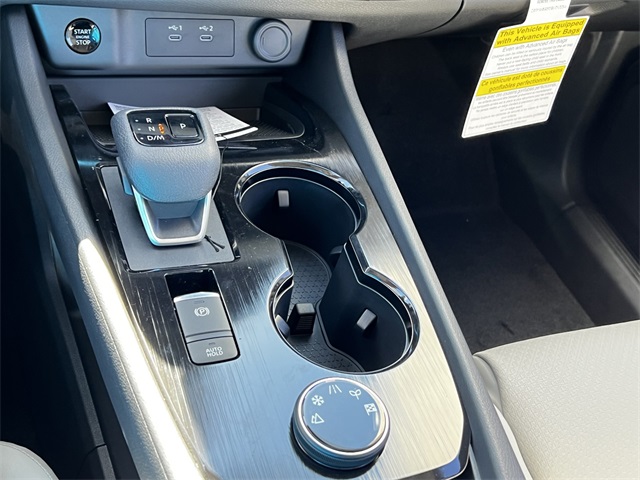 Vehicle image 21 of 28