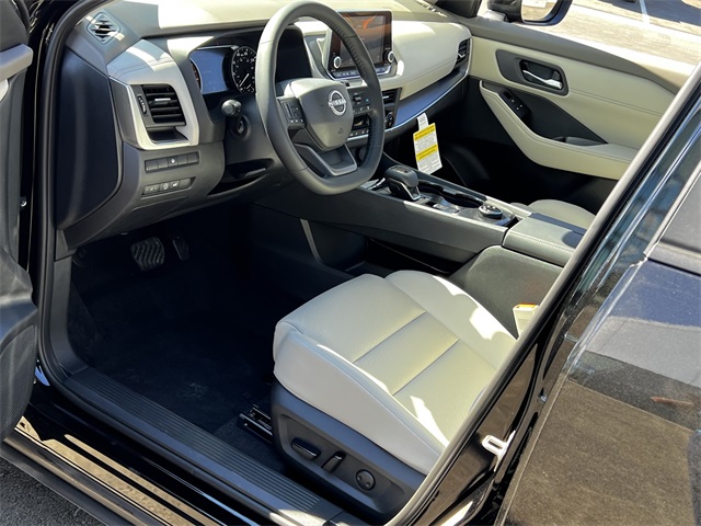 Vehicle image 17 of 28