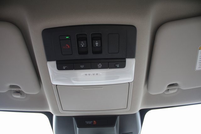 Vehicle image 17 of 21