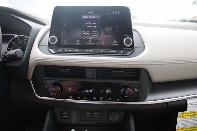 Vehicle image 14 of 21
