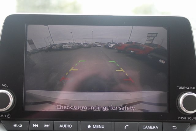 Vehicle image 15 of 21