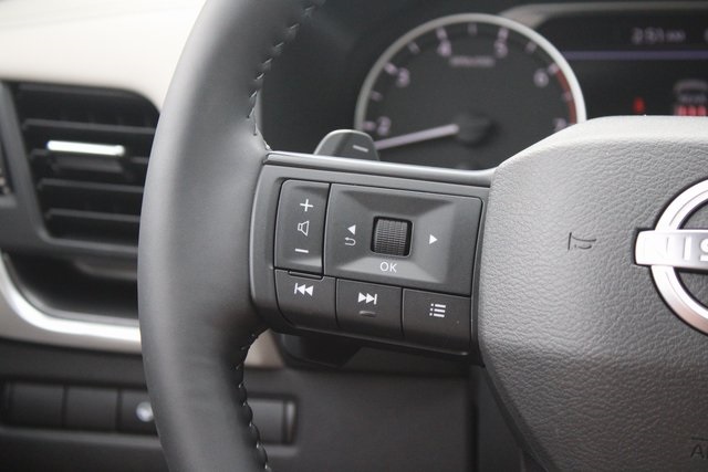 Vehicle image 10 of 21