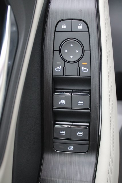 Vehicle image 6 of 21