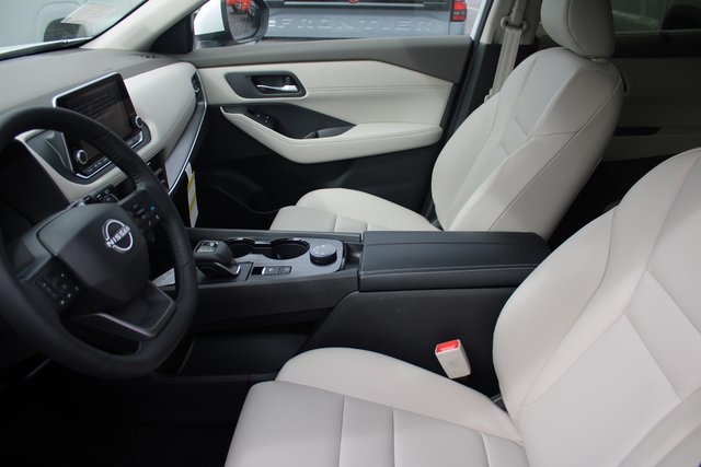 Vehicle image 8 of 21