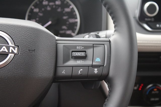 Vehicle image 11 of 21