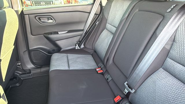 Vehicle image 16 of 41