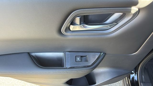 Vehicle image 14 of 41