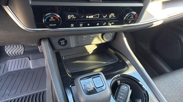 Vehicle image 25 of 41