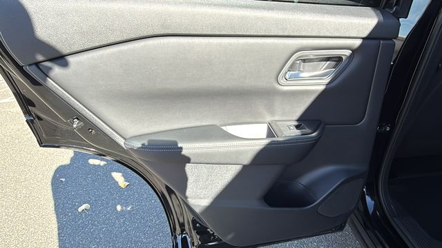 Vehicle image 13 of 41