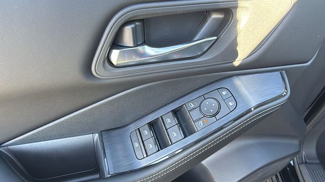 Vehicle image 20 of 41