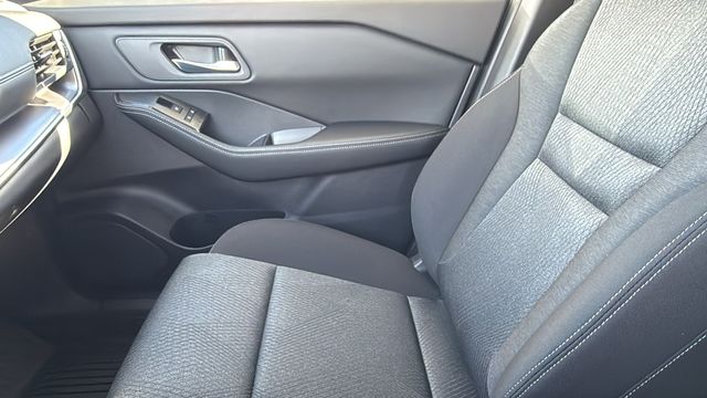 Vehicle image 23 of 41