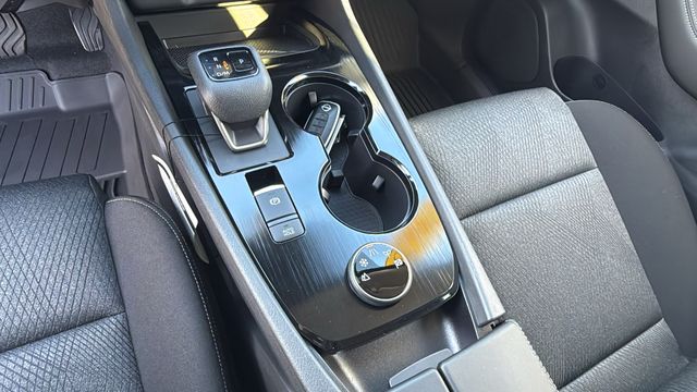 Vehicle image 24 of 41
