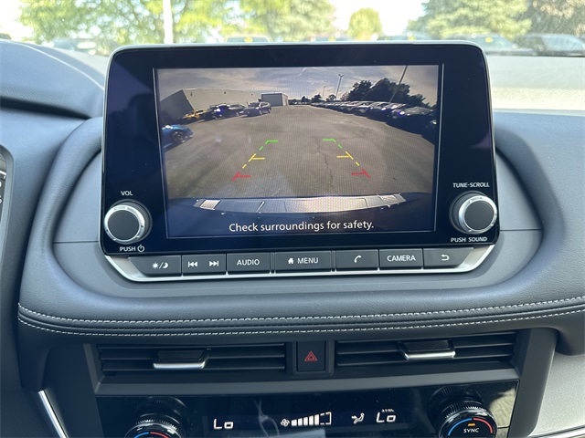 Vehicle image 14 of 19
