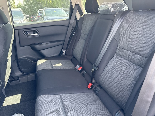 Vehicle image 17 of 19