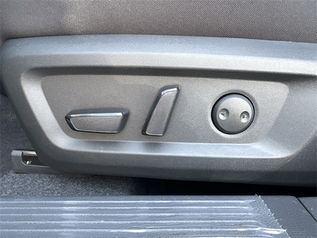 Vehicle image 11 of 19