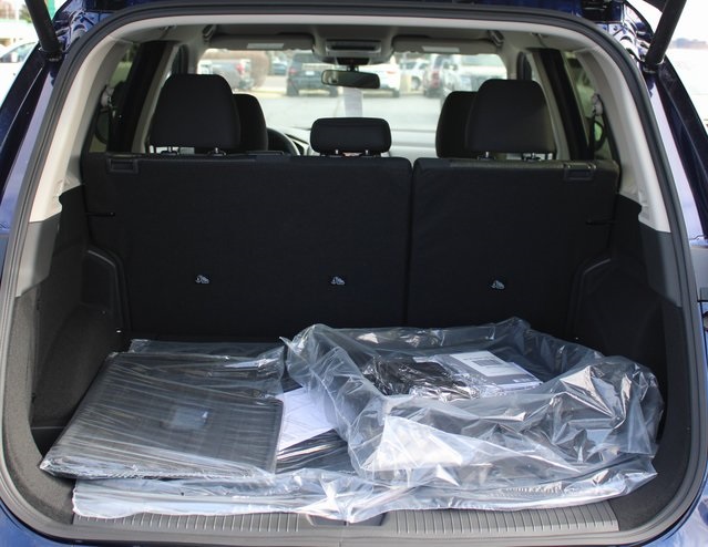 Vehicle image 17 of 19