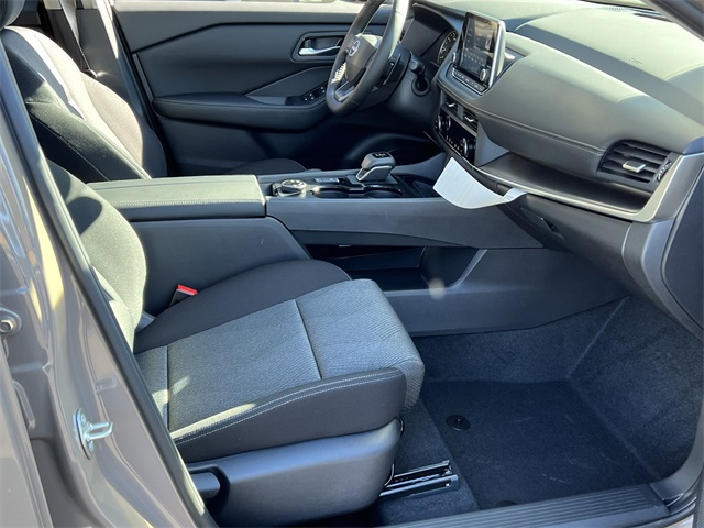 Vehicle image 24 of 28