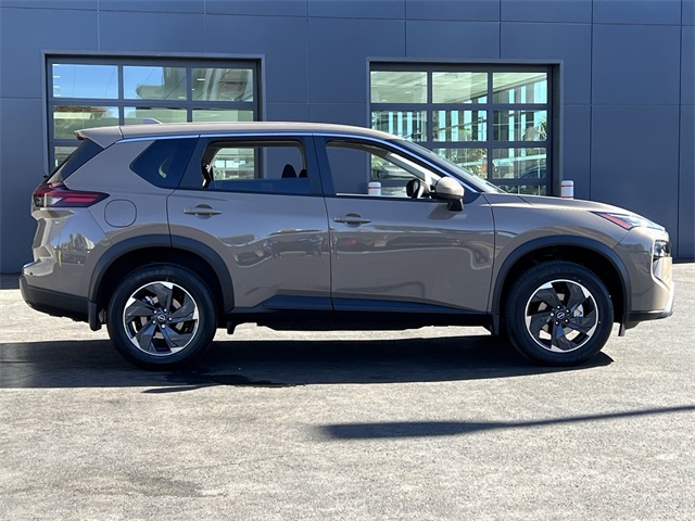 Vehicle image 4 of 28