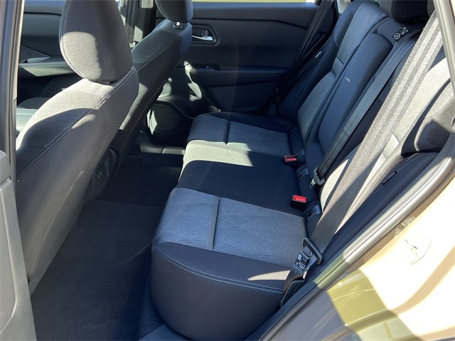 Vehicle image 21 of 28