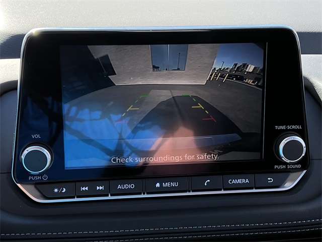 Vehicle image 18 of 28
