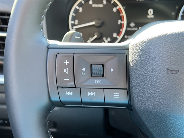 Vehicle image 13 of 28