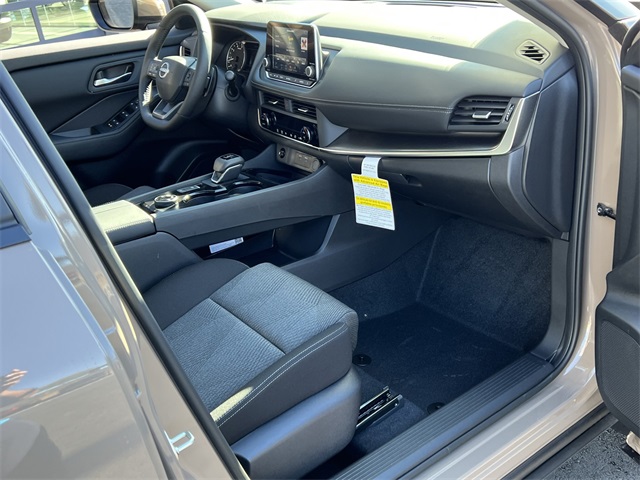 Vehicle image 25 of 28