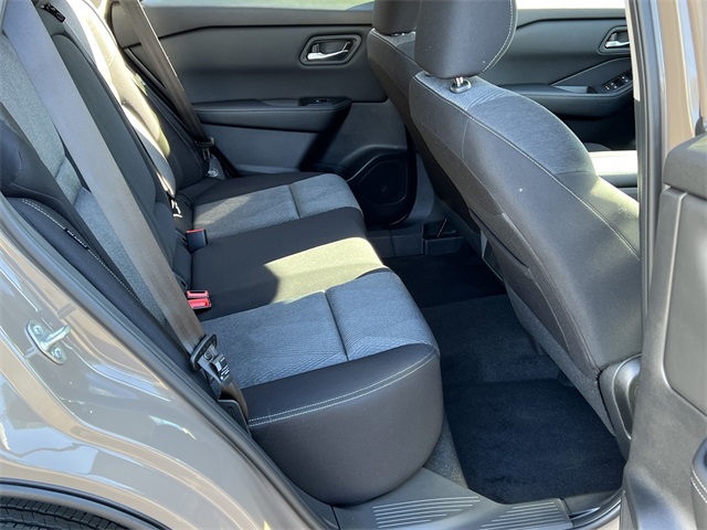 Vehicle image 23 of 28