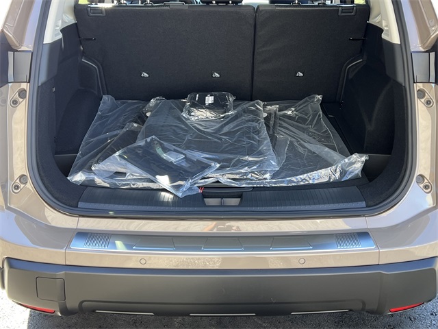 Vehicle image 9 of 28