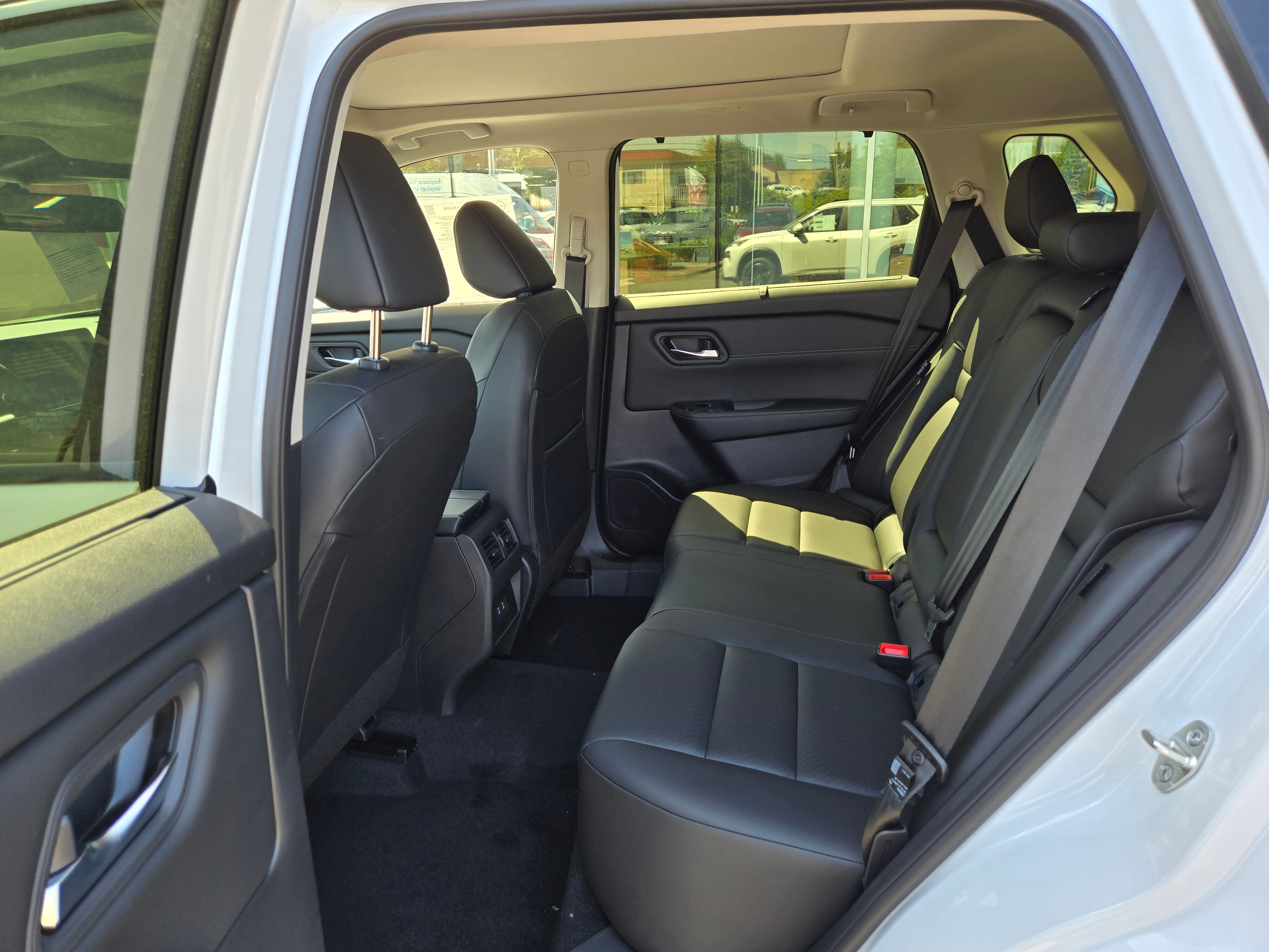 Vehicle image 12 of 31