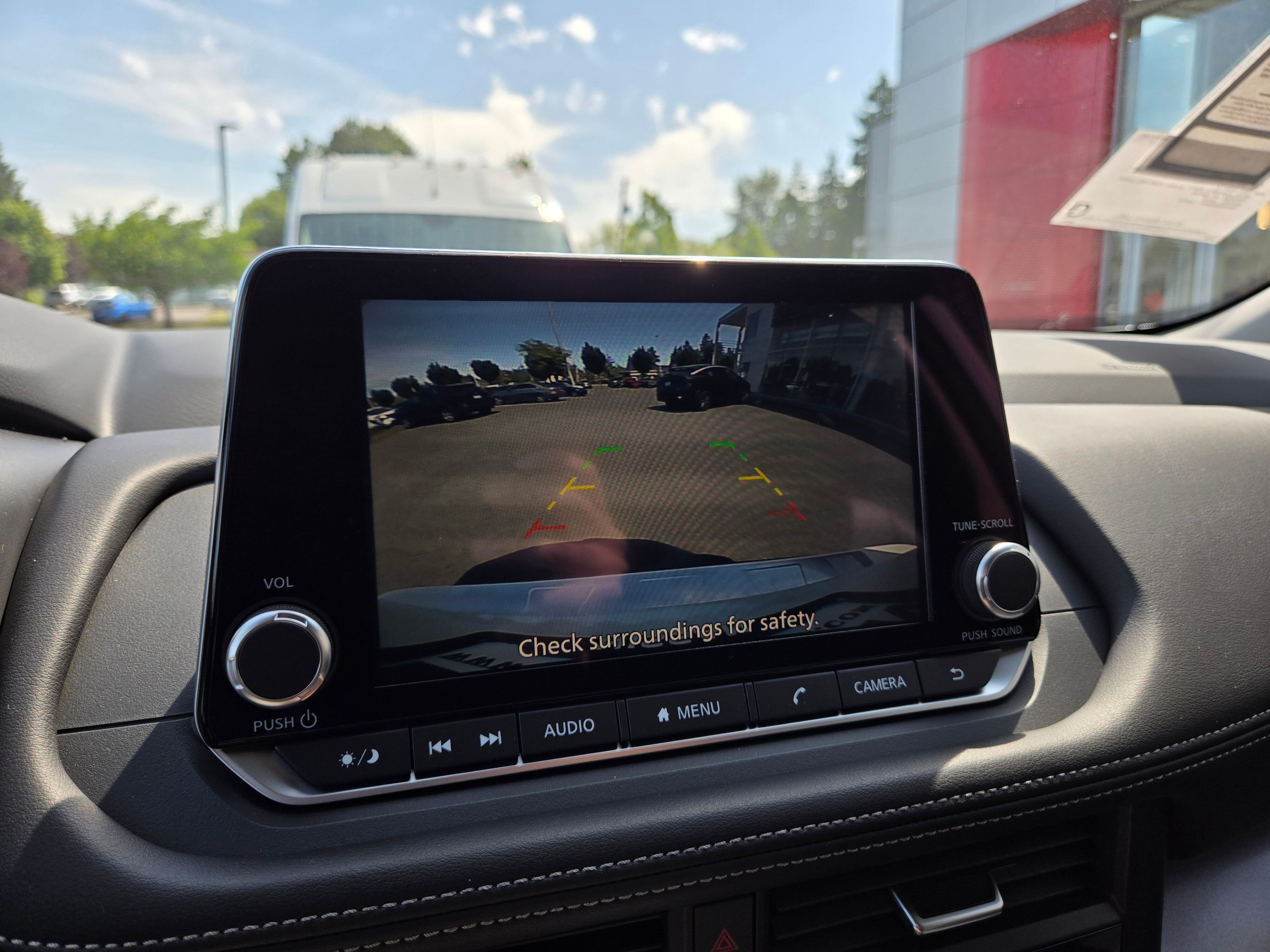 Vehicle image 17 of 31