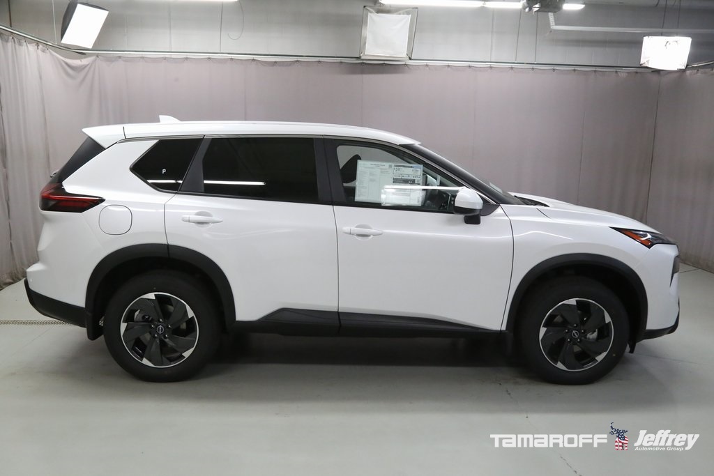Vehicle image 4 of 21