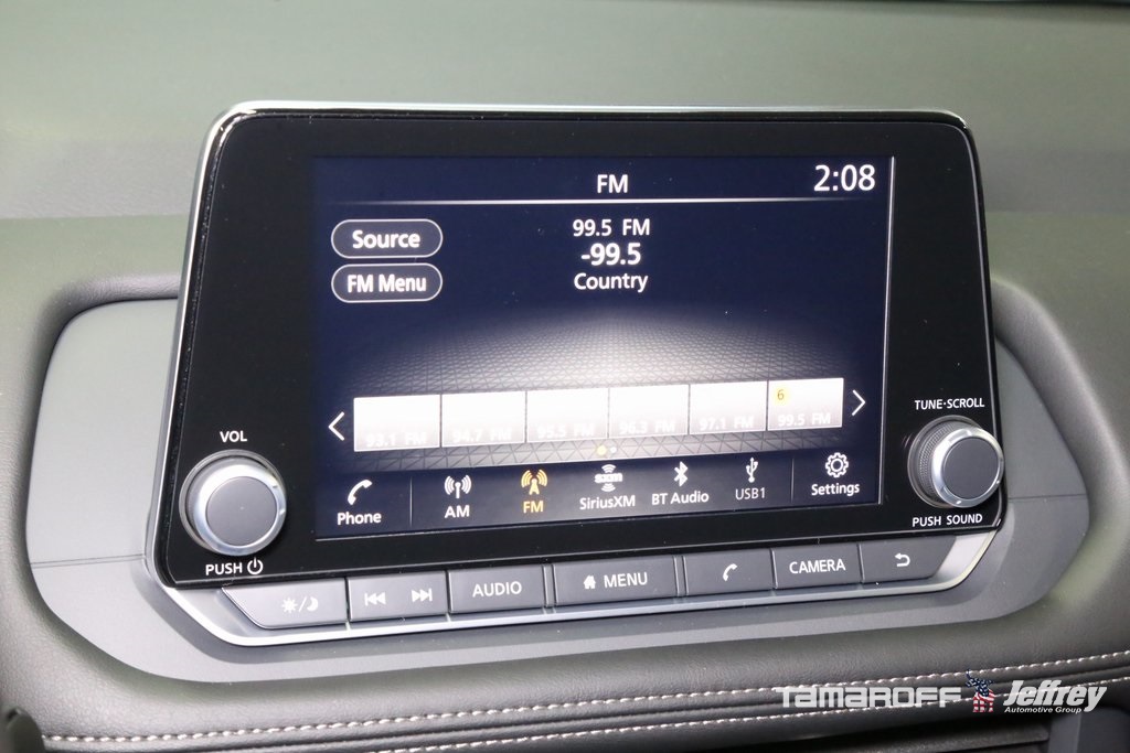 Vehicle image 13 of 21