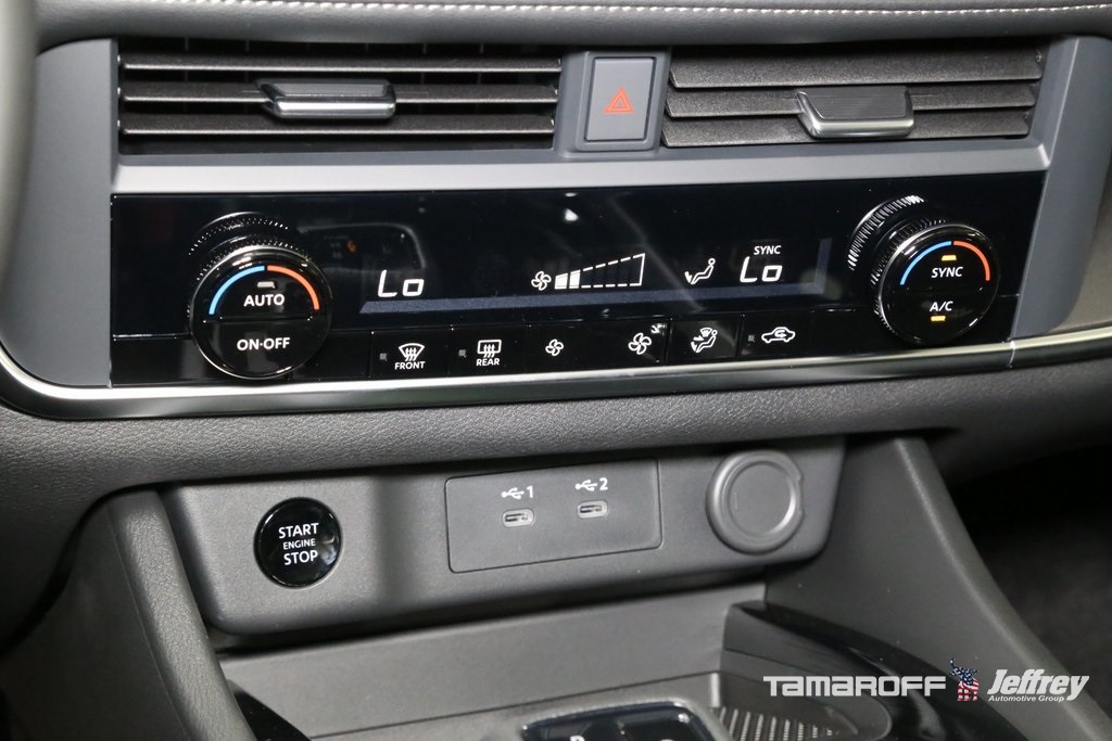 Vehicle image 16 of 21