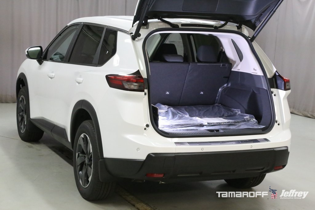 Vehicle image 8 of 21