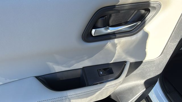 Vehicle image 14 of 35