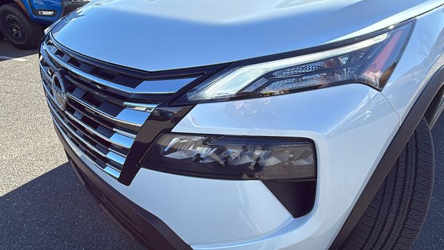 Vehicle image 9 of 35