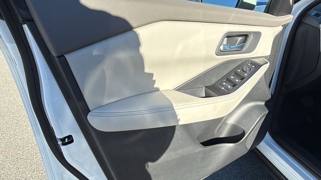 Vehicle image 19 of 35