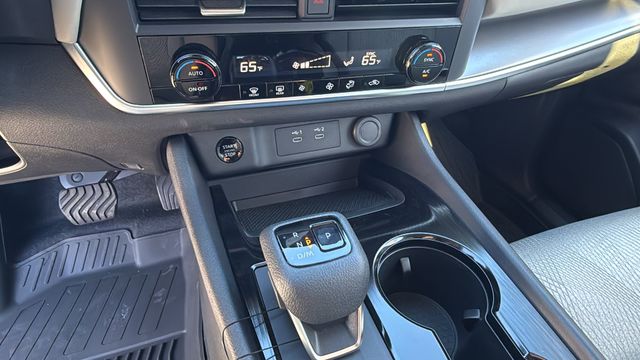 Vehicle image 25 of 35