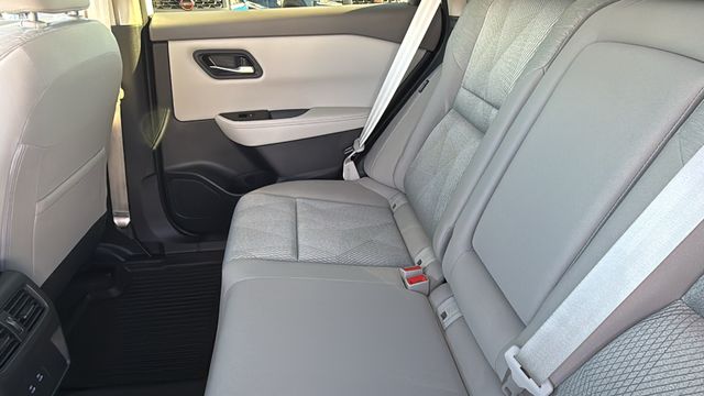 Vehicle image 16 of 35