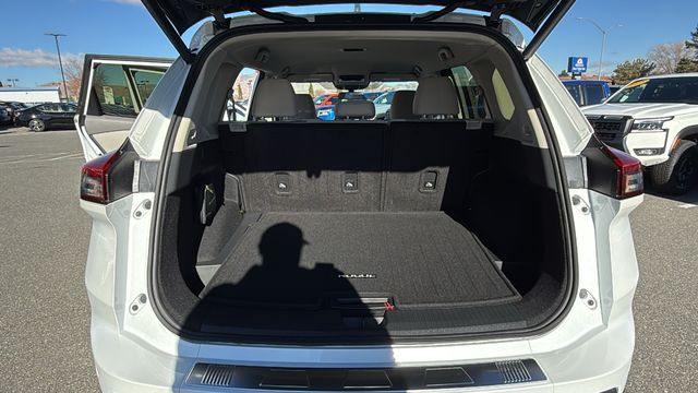 Vehicle image 11 of 35